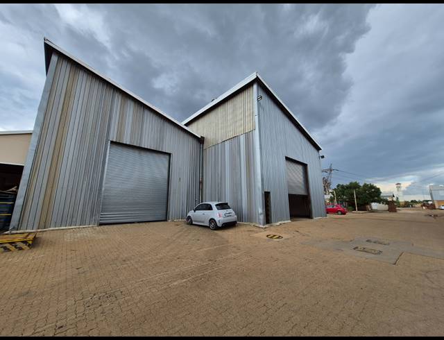 512M² FACTORY TO LET IN APEX